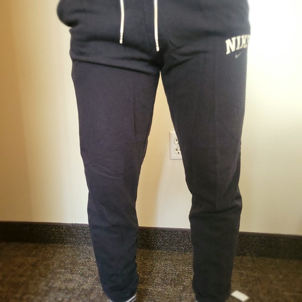 Nike Relaxed fit Drawstring Joggers in gray